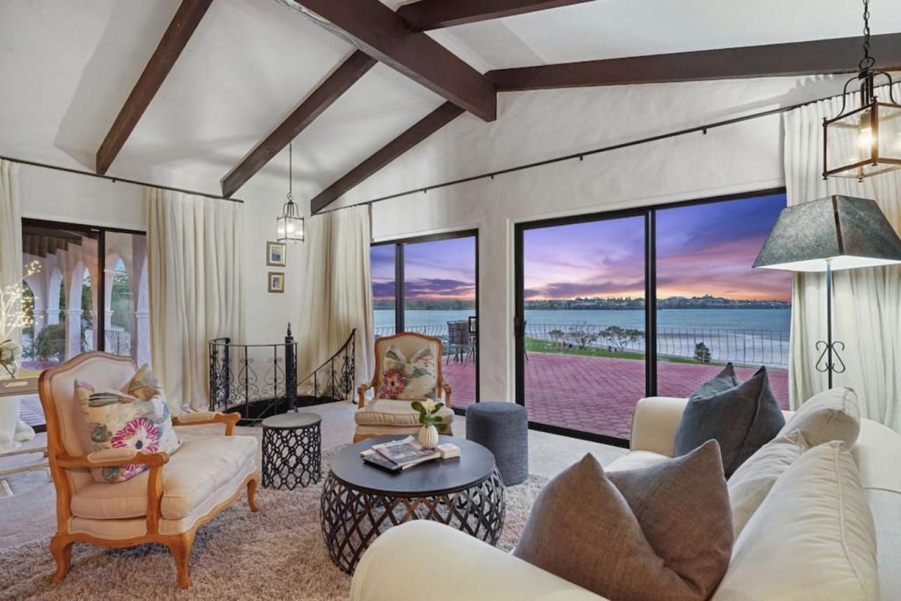 Magnificent Beachfront Mansion - Pool - Fireplace Auckland Eksteriør bilde