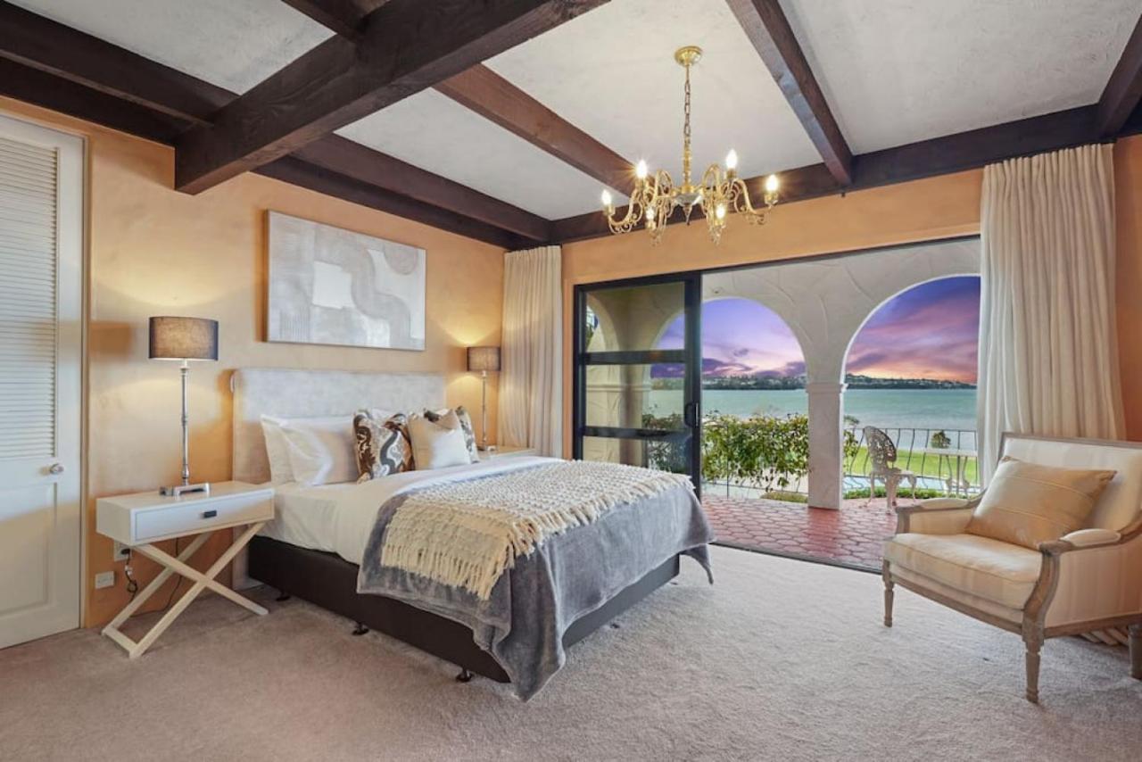 Magnificent Beachfront Mansion - Pool - Fireplace Auckland Eksteriør bilde