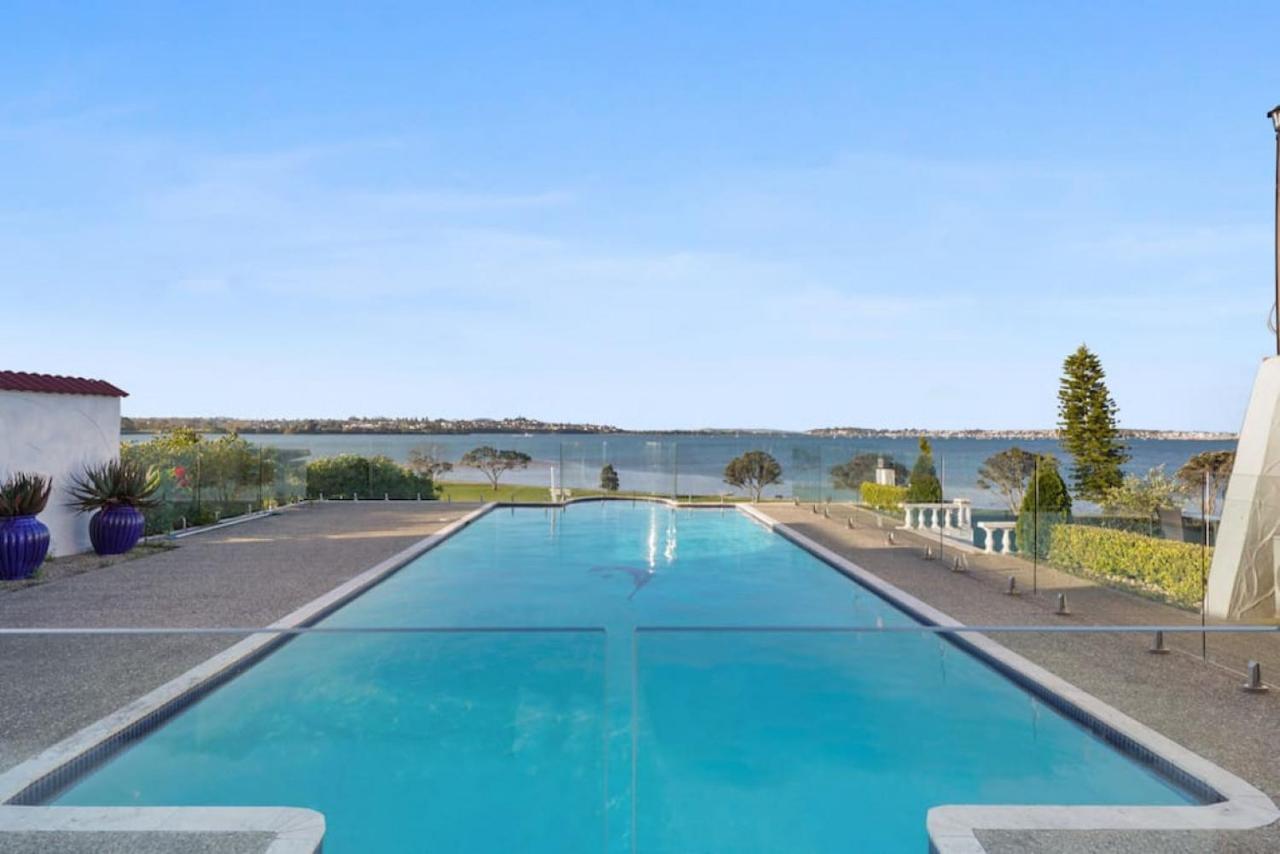 Magnificent Beachfront Mansion - Pool - Fireplace Auckland Eksteriør bilde
