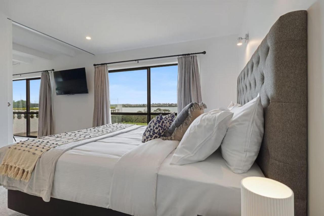 Magnificent Beachfront Mansion - Pool - Fireplace Auckland Eksteriør bilde