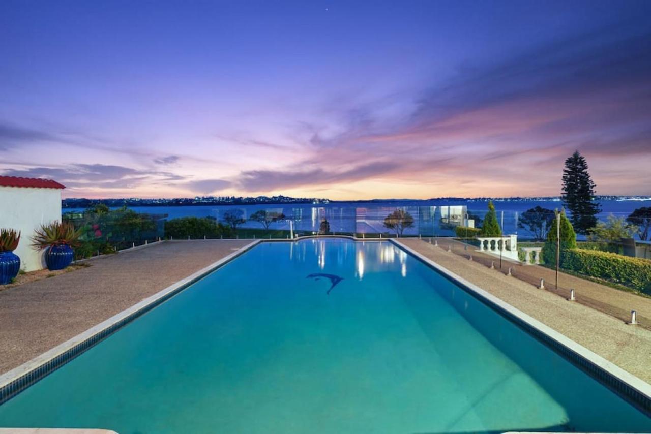 Magnificent Beachfront Mansion - Pool - Fireplace Auckland Eksteriør bilde