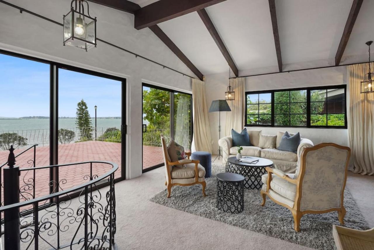 Magnificent Beachfront Mansion - Pool - Fireplace Auckland Eksteriør bilde