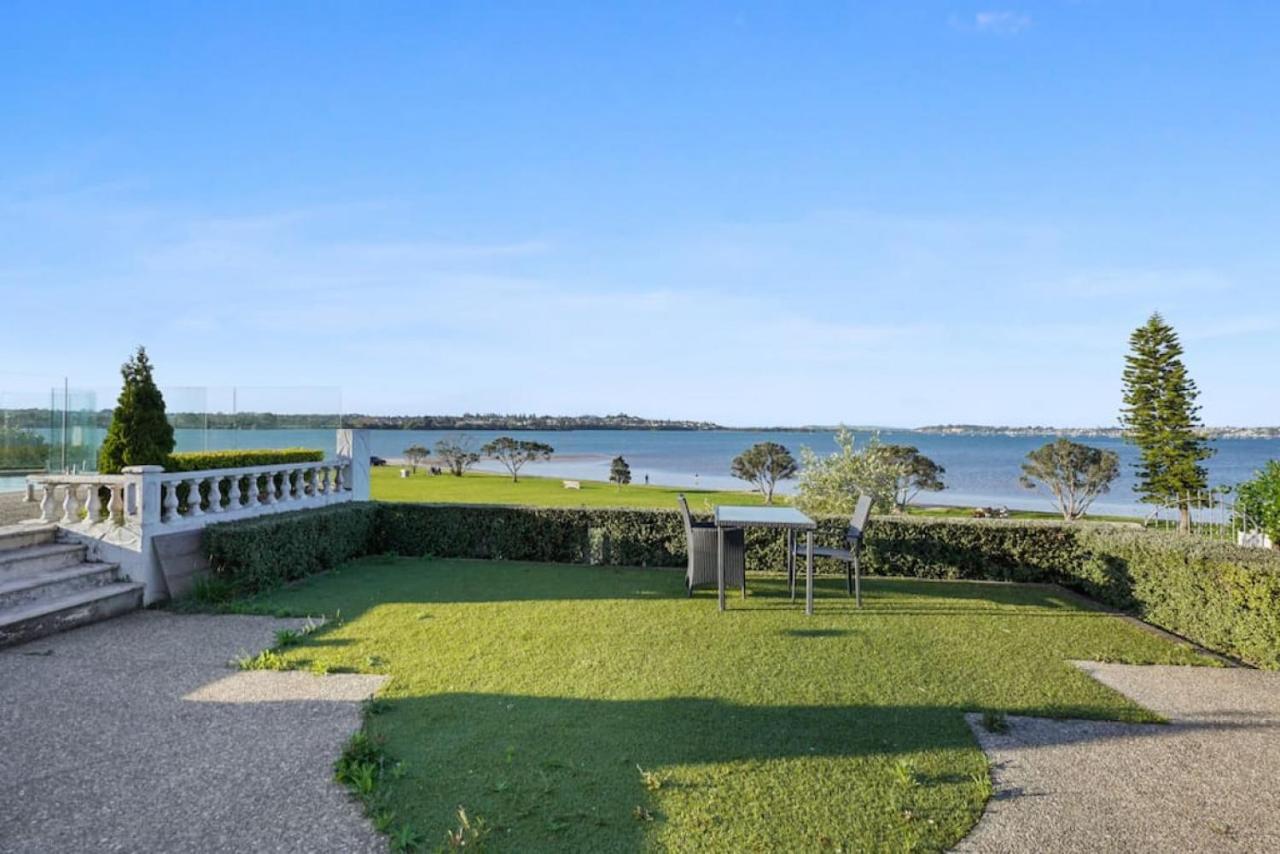 Magnificent Beachfront Mansion - Pool - Fireplace Auckland Eksteriør bilde