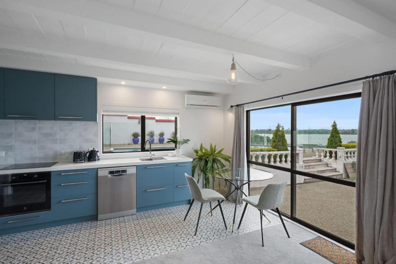 Magnificent Beachfront Mansion - Pool - Fireplace Auckland Eksteriør bilde