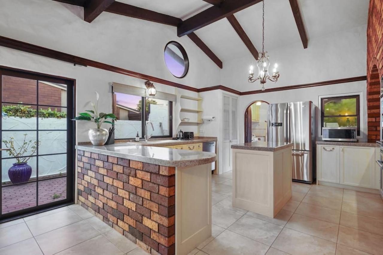 Magnificent Beachfront Mansion - Pool - Fireplace Auckland Eksteriør bilde