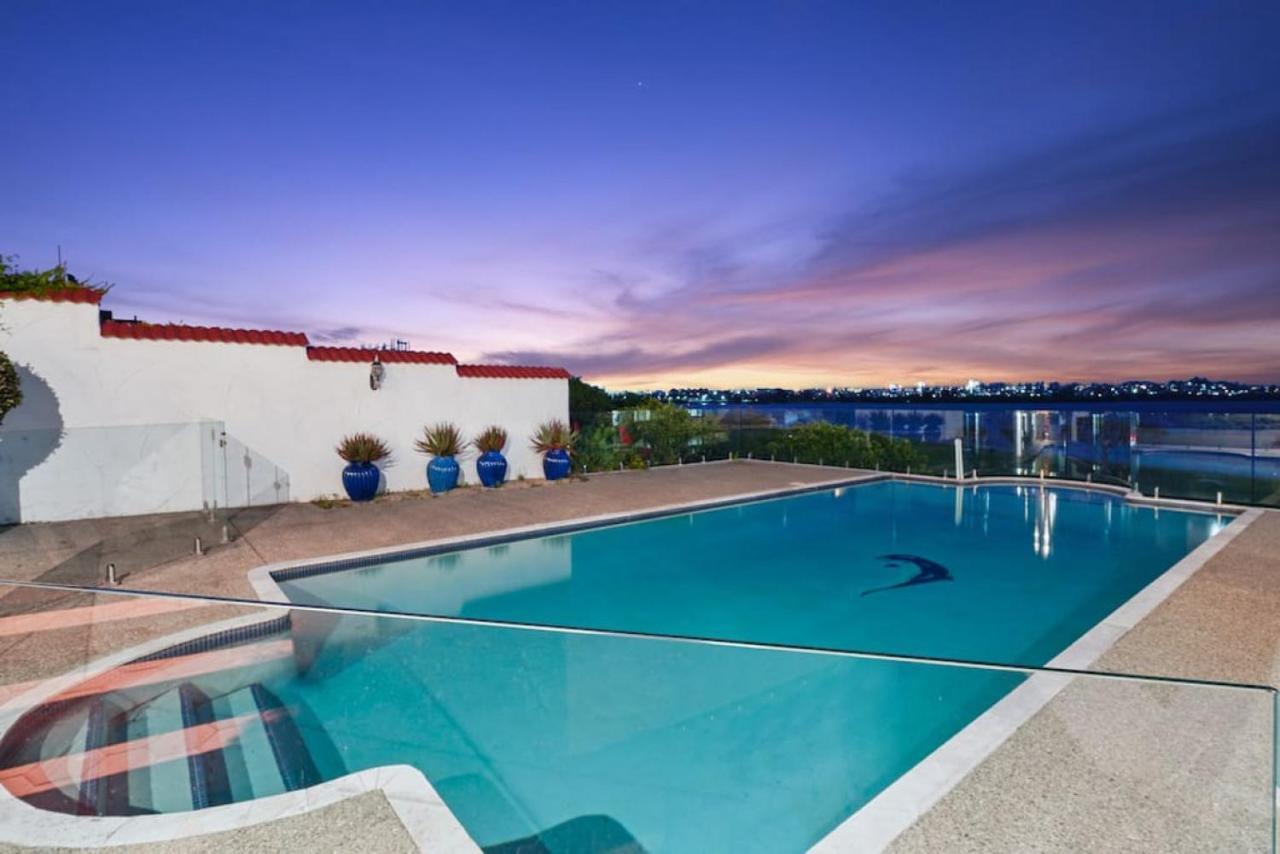 Magnificent Beachfront Mansion - Pool - Fireplace Auckland Eksteriør bilde