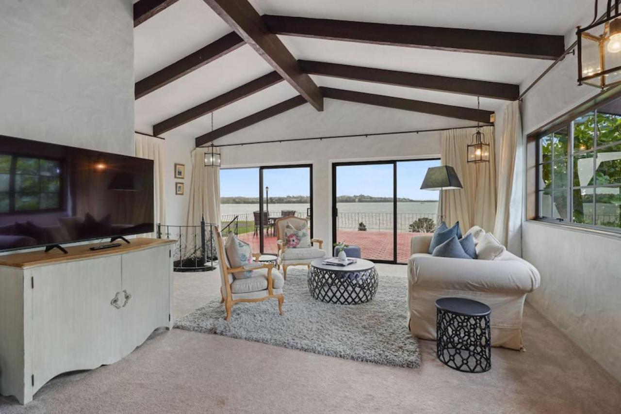 Magnificent Beachfront Mansion - Pool - Fireplace Auckland Eksteriør bilde