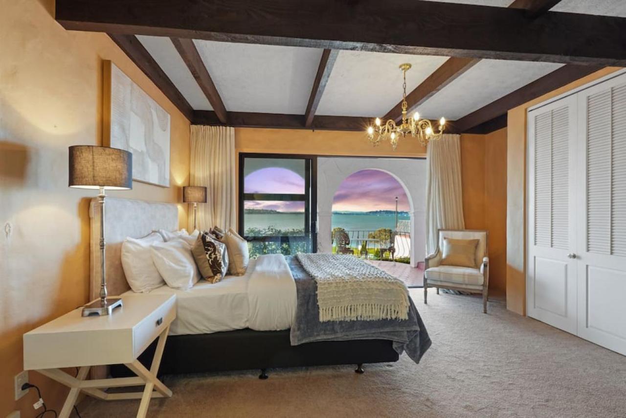 Magnificent Beachfront Mansion - Pool - Fireplace Auckland Eksteriør bilde